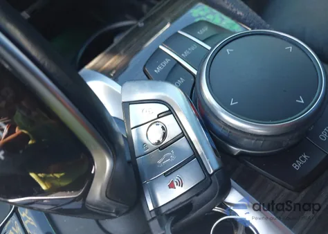 2018 BMW 540I из США, поврежденный, VIN WBAJE5C50JG918637